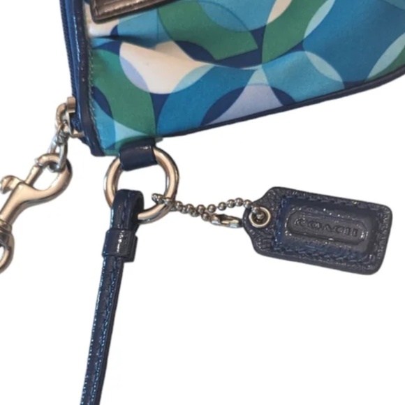 COACH Poppy Wristlet EUC blue green kaleidoscope RARE - Picture 3 of 7